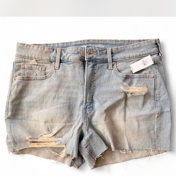 Old Navy Pants - Women’s Old Navy Wow straight jean shorts NWT